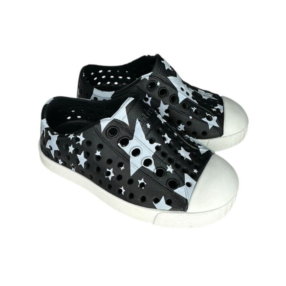 Native Jefferson Star Print Shoes Size 4